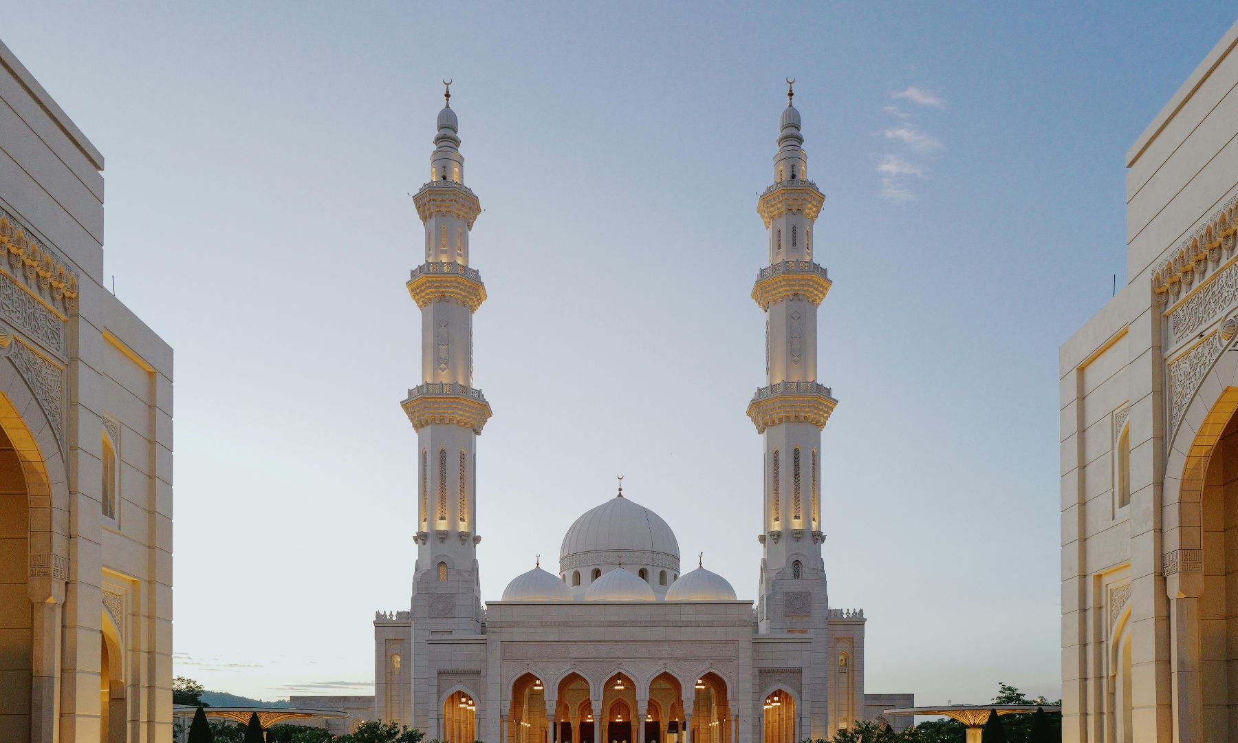 ホワイトモスクへご案内